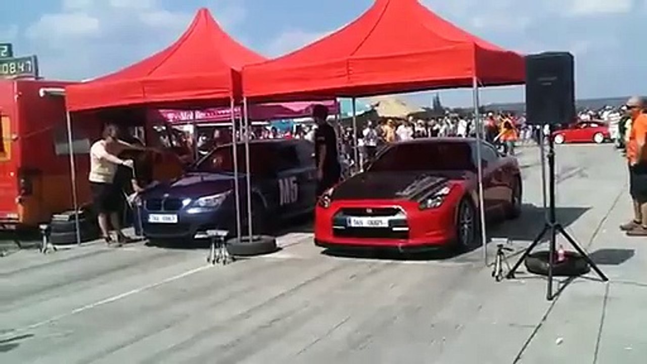 GTR 対　BMW M5 加速勝負