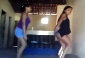 vulto estranho- DEMÔNIO - Aparece Atrás de Duas Garotas Quando Elas Dançavam Funk Guadalajara