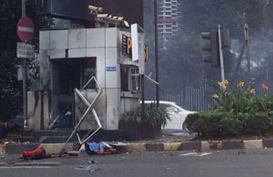 Video Detik - detik Ledakan Bom Berturut-turut Di Sarinah Thamrin Jakarta. Menyeramkan! (Heboh)