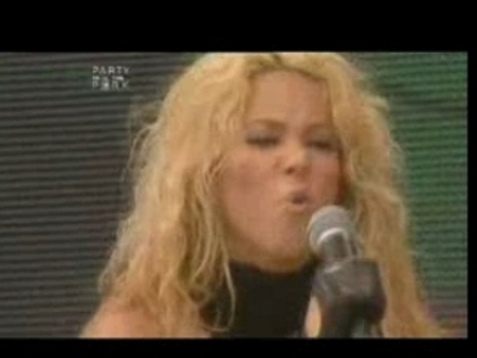 Shakira_Underneath.Your.Clothes.-.Acoustic.-.Party.In.The.Pa