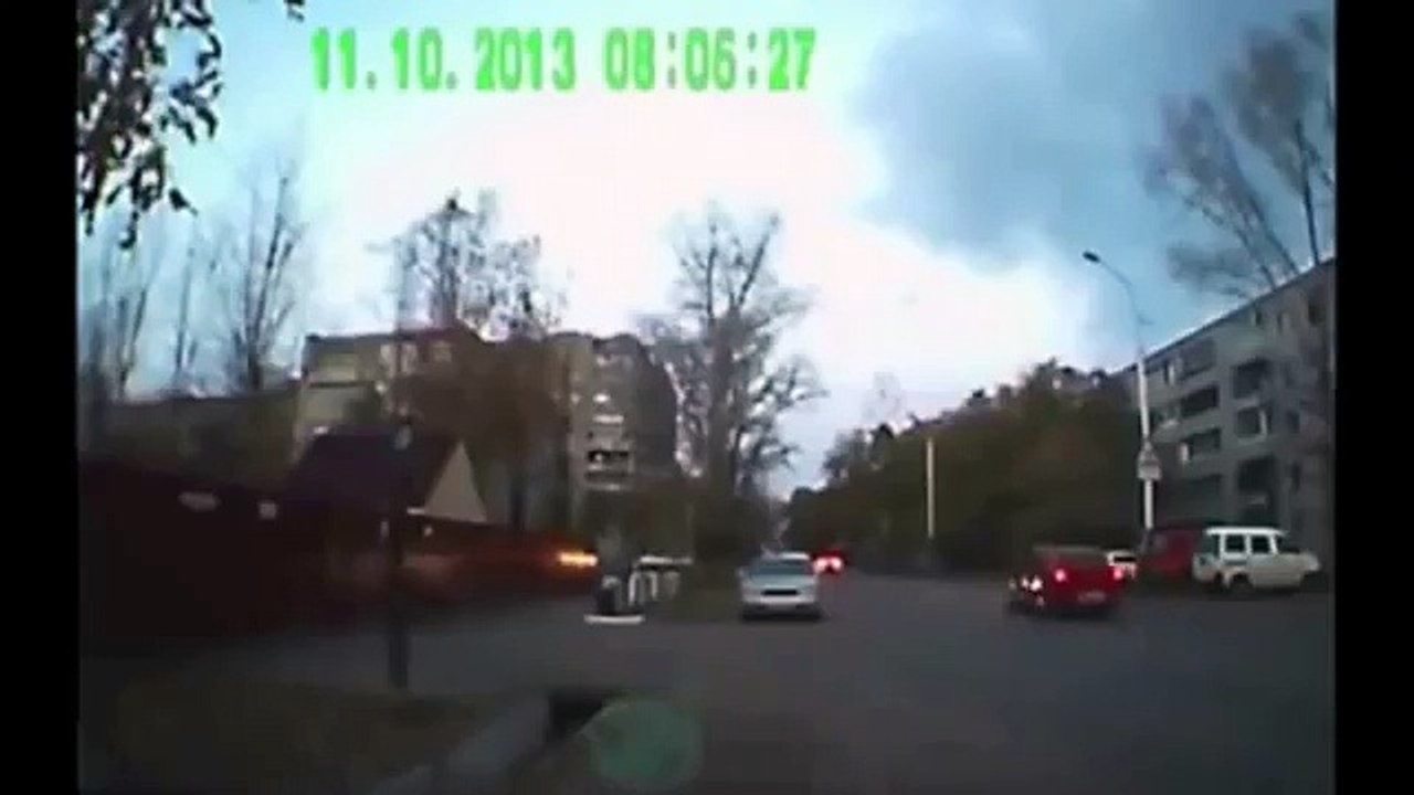 【衝撃映像】　海外自動車事故　衝撃クラッシュシリーズ　決定的瞬間　No 109
