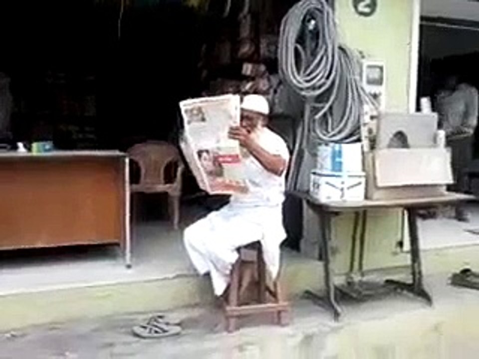 Funny Pakistani Clip When Old Man Reading Newspaper