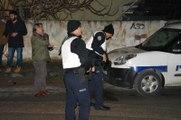 Uyuşturucu Tacirlerine Linç Girişimi, Polis Havaya Ateş Açtı