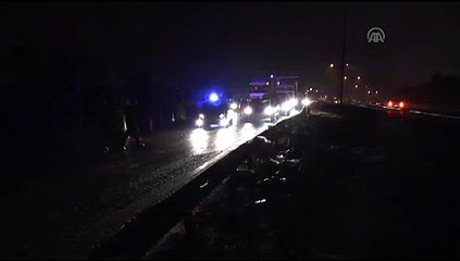 Ankara-Konya yolunda tır devrildi