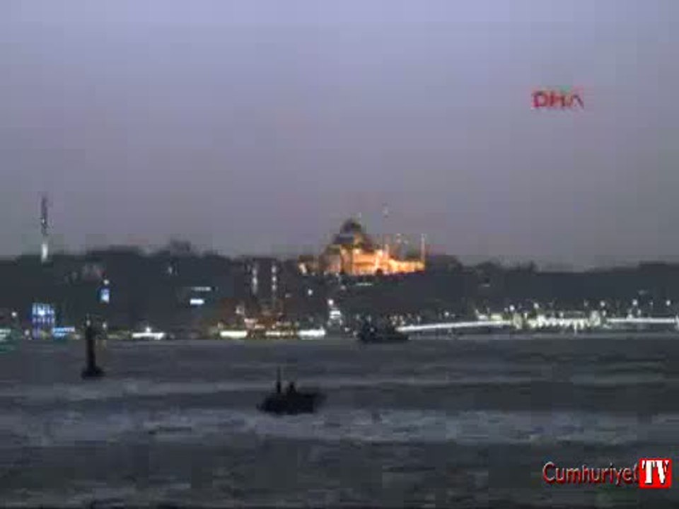 İstanbul'u şimşekler aydınlattı