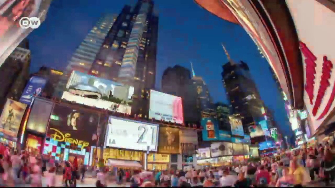 Hyperzoom-Videos von Geoff Tompkinson | Euromaxx