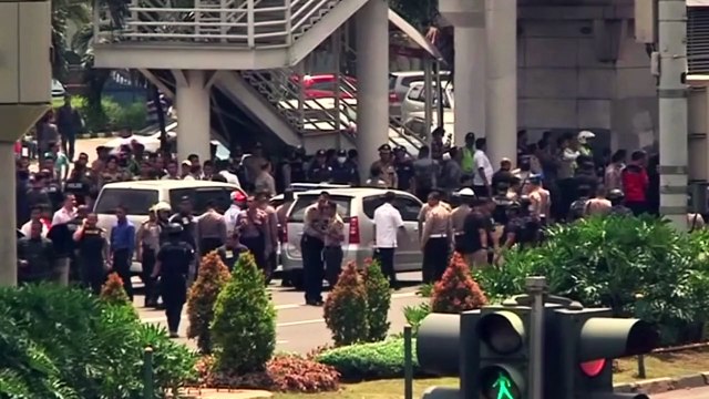 Jakarta suicide blasts and gunfire kill several people