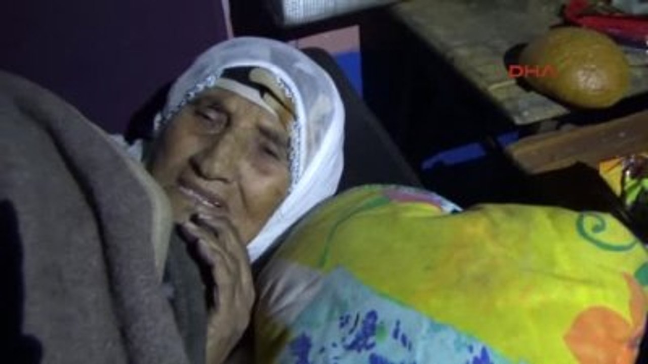 Diyarbakır Sur'u Terketmelerine İzin Verilmeyen 2 Yaşlı, Askerler Tarafından Böyle Taşındı 2