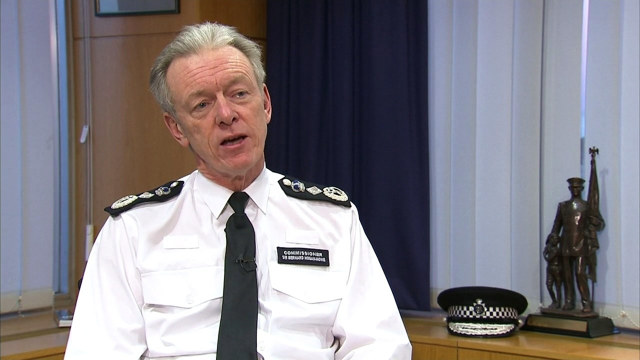 Met Police to train hundreds of extra armed officers