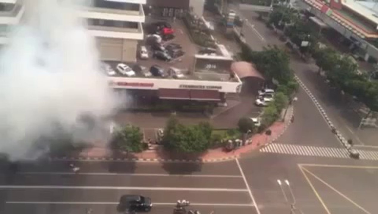 Video amatir ledakan bom di Sarinah, Thamrin, Jakarta pada 14 Januari 2016