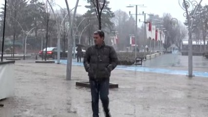 Sağanak Yerini Kar Yağışına Bıraktı