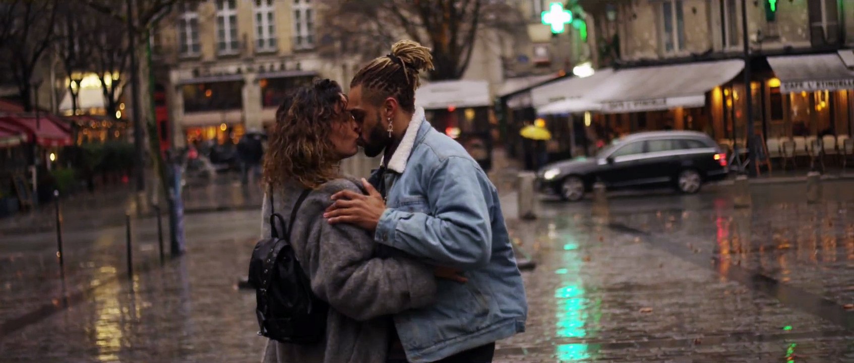 Buzz : De la danse et des baisers dans les rues de Paris pour un projet dirigé par Redha Medjellekh !