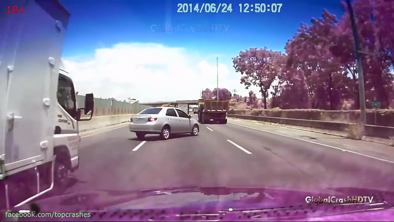 自動車事故動画集 2014 パート 1