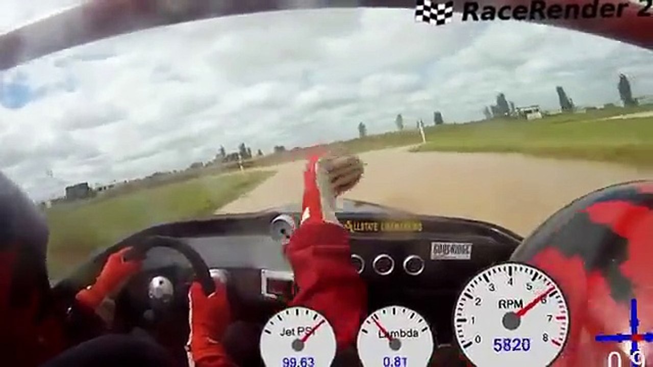 The view from the cockpit of the boat Super V8 engine