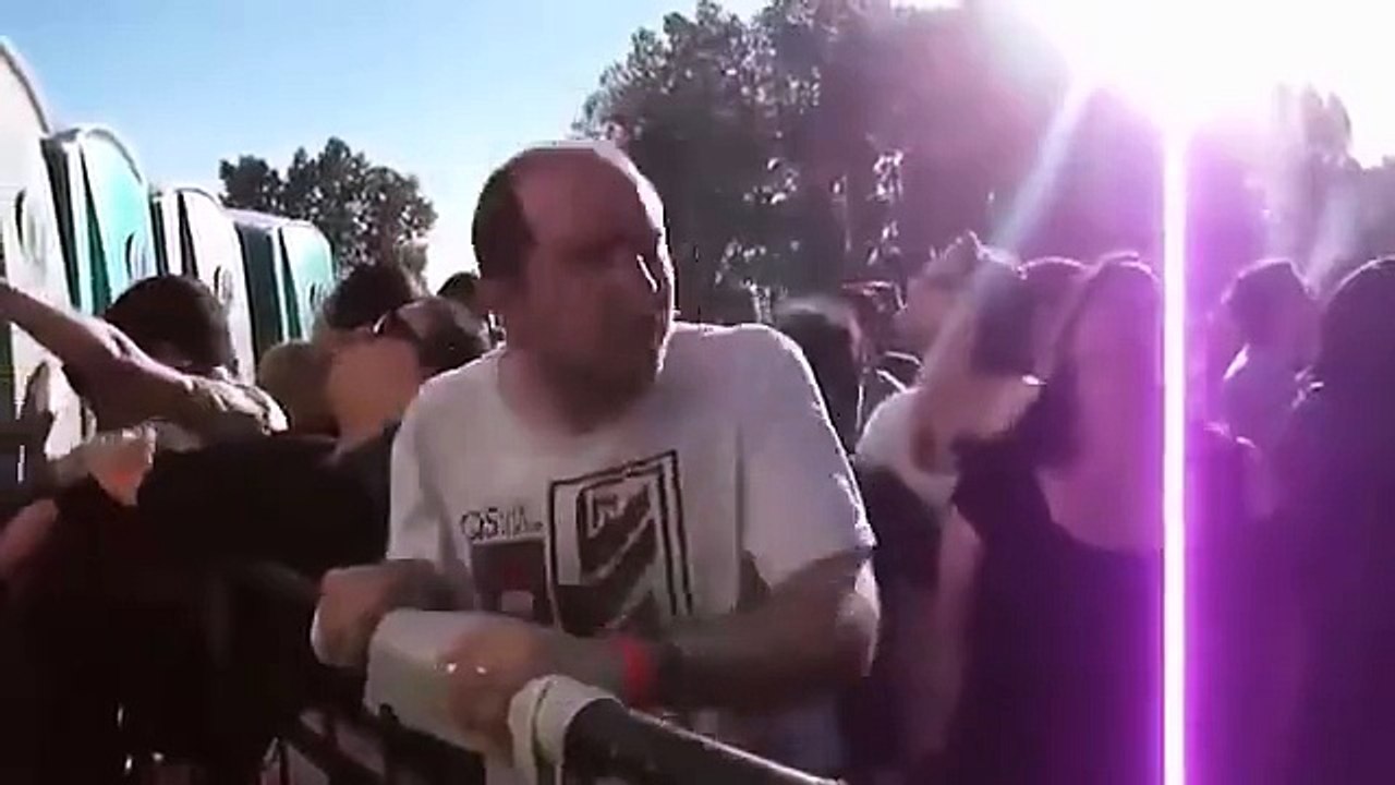Ce gars donne tout sur de la musique électro - Extreme Headbang