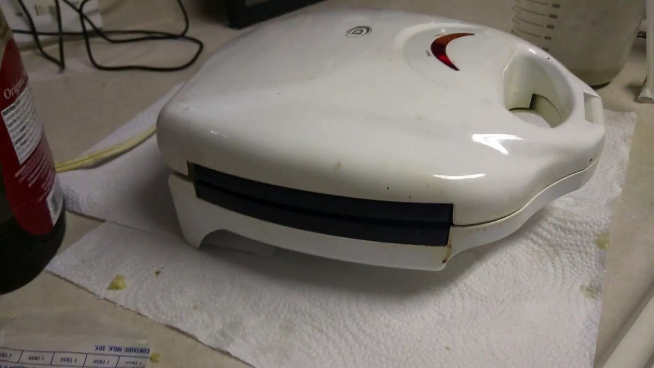 Waffle Machine does hilarious Farts Sounds