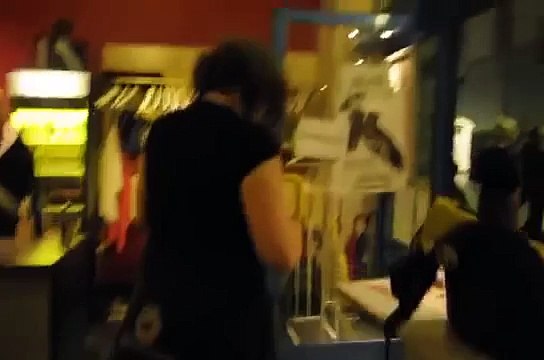 Исполнение гимна Исландии 13-го века на ж_д станции