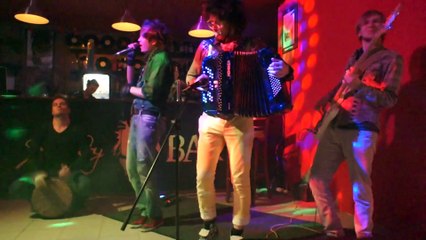 vMetro - «Девочка созрела» («Andy BAR», 17.09.2011)