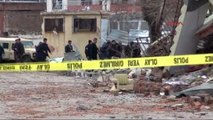 Diyarbakır PKK Emniyete Bombalı Araçla Saldırdı Ek Patlama Büyük Hasara Yol Açtı