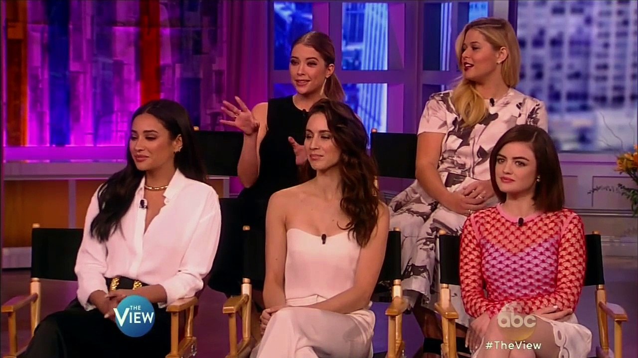 Ashley Benson, Sasha Pieterse, Lucy Hale, Troian Bellisario, Shay Mitchell - The View January 12, 2016