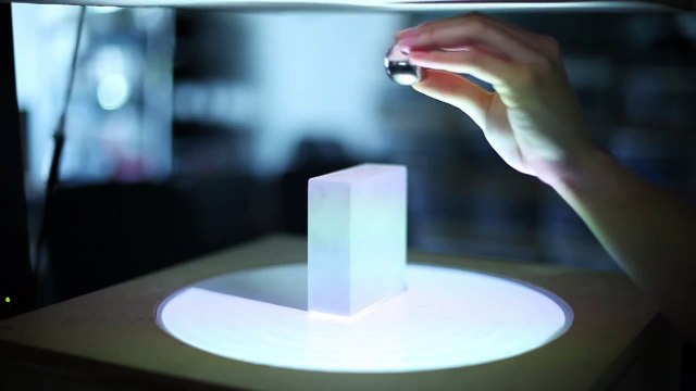 L’interface de lévitation magnétique ( ZeroN )