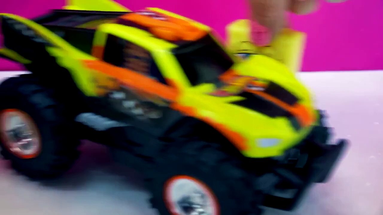 Spongebob Square Pants New Hot Wheels Truck Monster Reward Stunt FX House Crash Playset