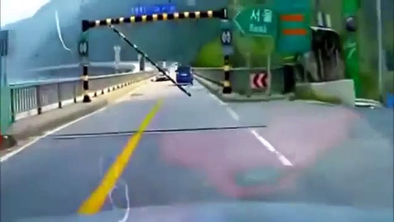 韓国車l韓国自動車事故l韓国ドライブレコーダーl日本ではありえない事故４