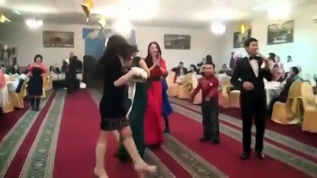 Это вообще позорище. Не в этом счастье, девушки