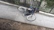 Des voleurs de vélos reçoivent des décharges électriques