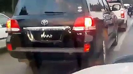 Imran Khan's Car Stop @ Traffic Lights and Going without Protocol