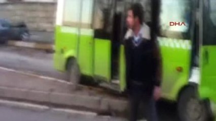 Gölcük Otomobil ile Minibüs Çarpıştı: 8 Yaralı