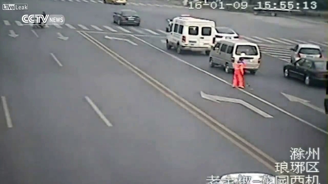 Garbage collector survives after behind smacked by truck
