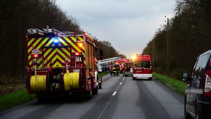 Choc frontal entre deux camions