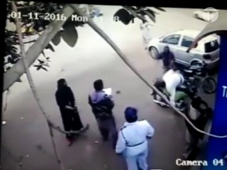 Here's how the brawl between traffic cops and a citizen started in Karach