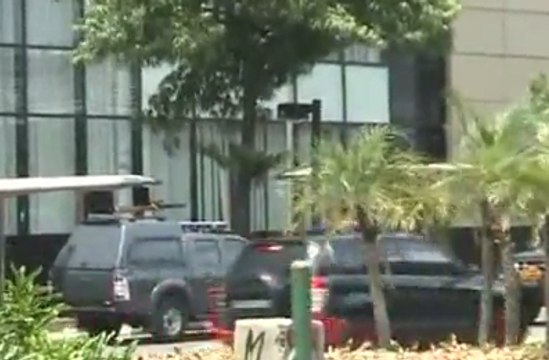 Группа террористов устроила серию взрывов в столице Индонезии