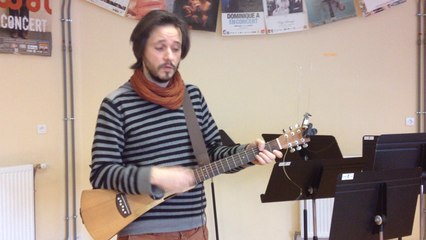 Le professeur de la chorale Reverdy chante Dominique A