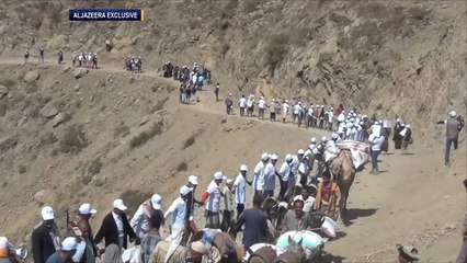 احتجاجات لناشطين يمنيين بجبال تعز تنديدا بالحصار