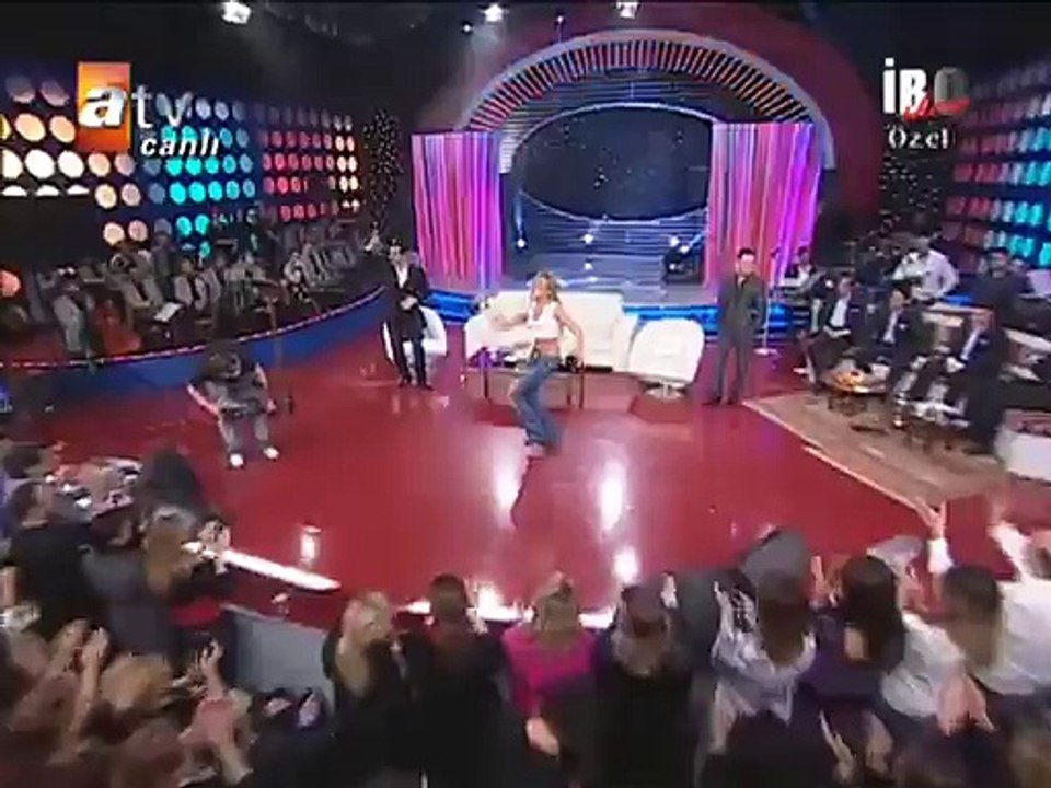 Hadise - Düm Tek Tek Ibo Show 2. Kez Sahnede Kot Pantolon 25.01.2009