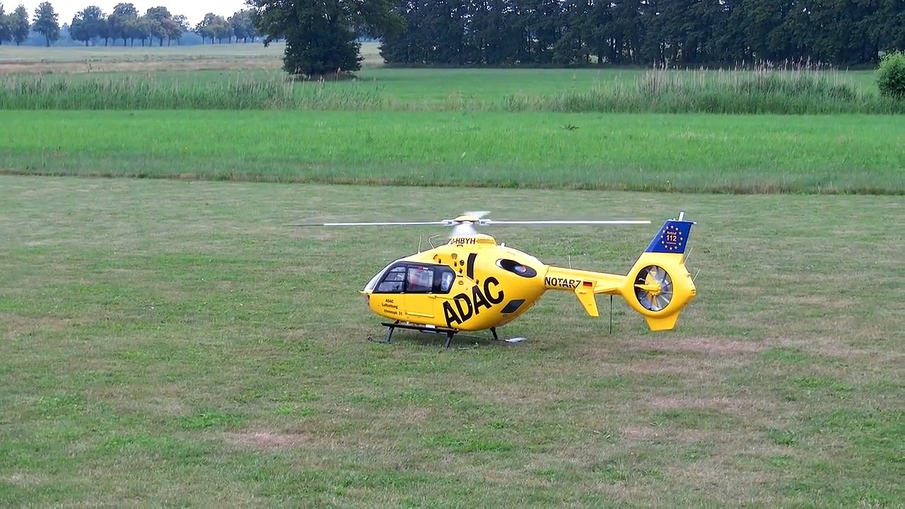 EC 135 GIGANTIC RC VARIO SUPER SCALE 1:4 ELECTRIC MODEL HELICOPTER FLIGHT / June 2015 *108