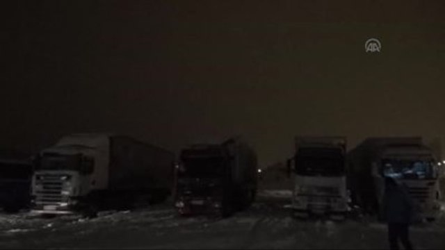 Yurtta Kış - Ağrı-Erzurum Karayolunda Tırlar Mahsur Kaldı