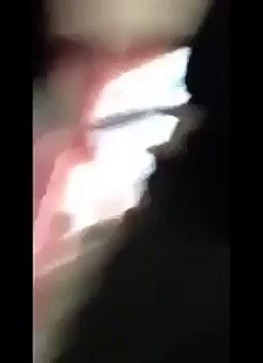 Ils envoient un pétard dans les toilettes et pètent le WC ! Dingue !