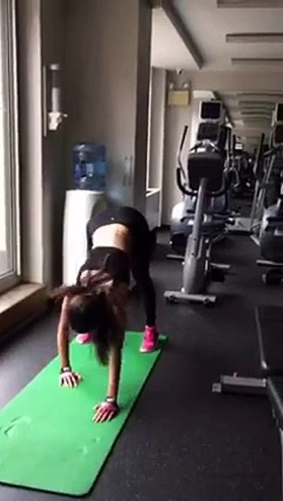 Jen Selter amazing work out video fitness body building and squats