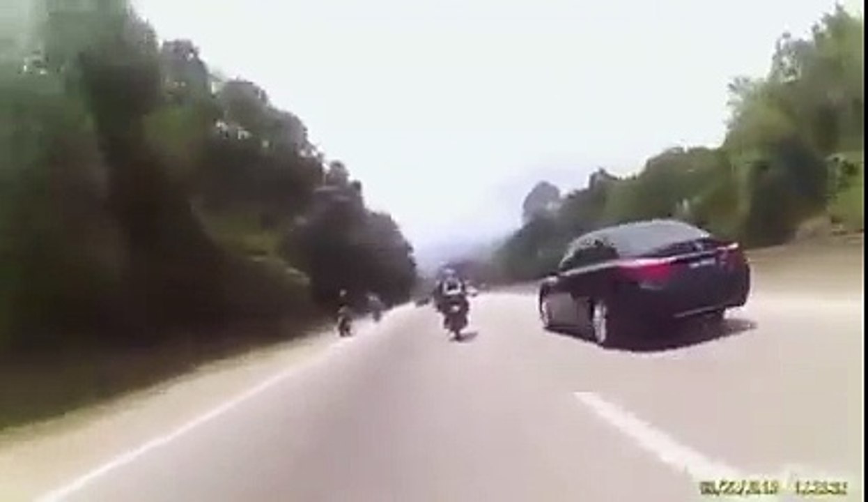 Motor Masuk Tol Gokil Nabrak