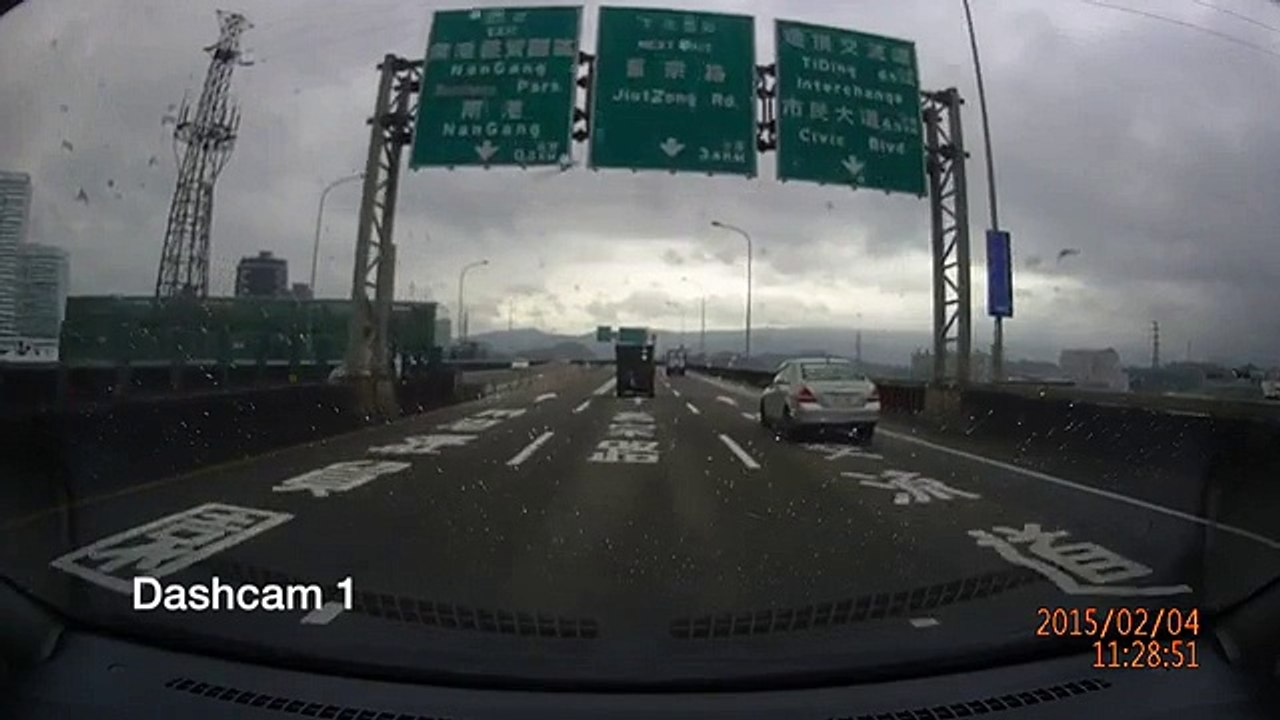 Le crash spectaculaire de l'avion transasia filme par 3 dashcams taiwan