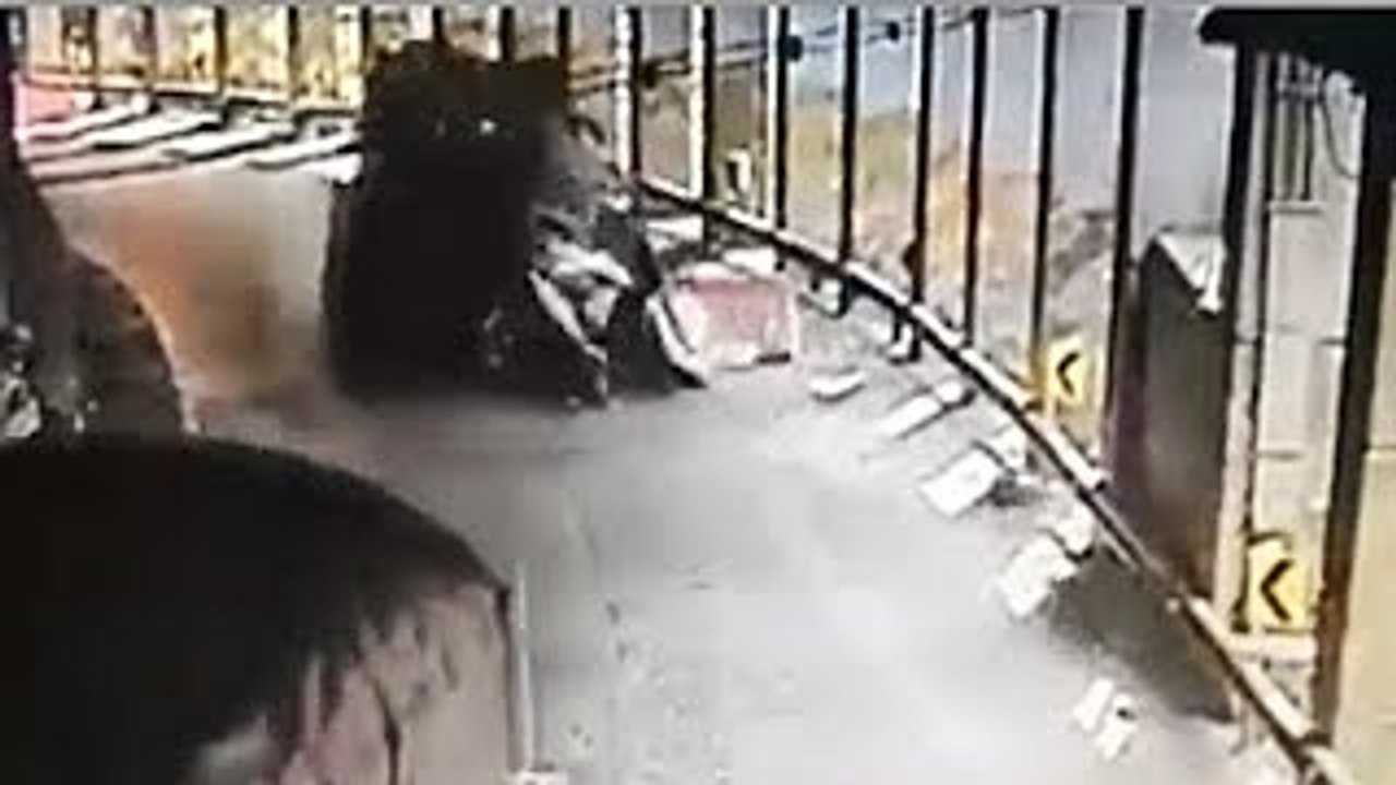 Truck Loses Brakes On Mountain