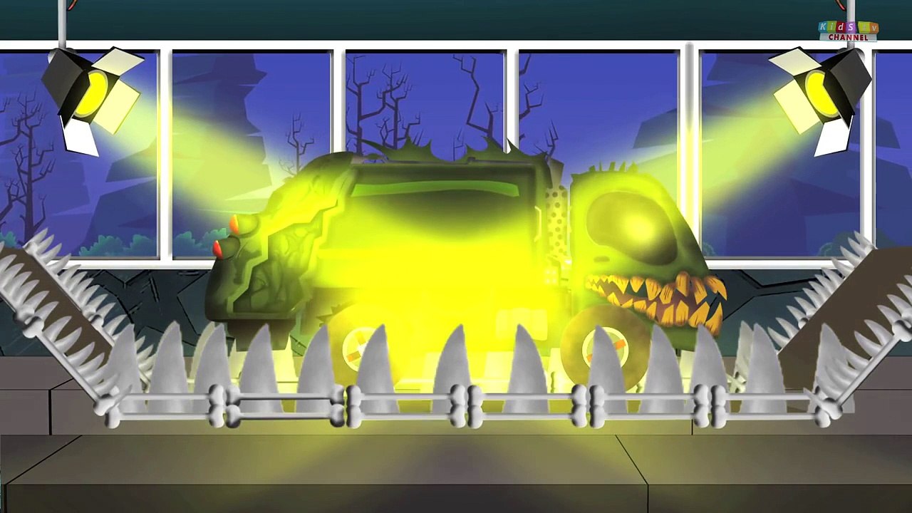 Scary Garbage Truck | Car Wash