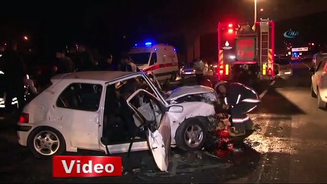 Eyüp'te hurdaya dönen araçtan yaralı olarak kurtuldular!