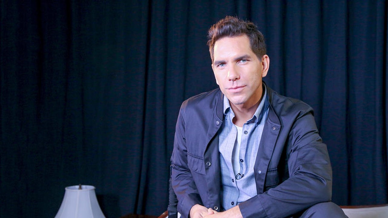 Arap Bethke es Pablo Contreras en Eva la Trailera