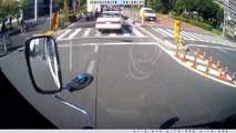 【交通事故】 トラックが高速道路で横転 【ドラレコ】 暴走族 警察密着 2015 HD