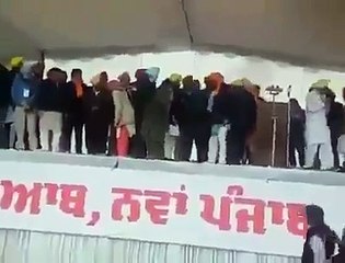 (1) Sukhpal Singh Khaira present a "Kirpan" to Arvind Kejriwal